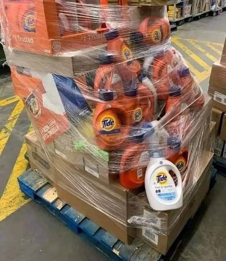 Tide liquid laundry detergent pallets